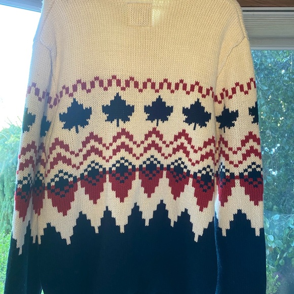 La CANADIENNE V-Neck Sweater - Cream, Red, Black - Picture 5 of 6